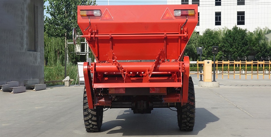 機(jī)械螺旋濕糞撒糞車(chē)